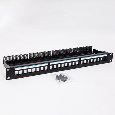 لوحة التصحيح الأسود UTP 1U 24 منفذ CAT6 فارغة RJ45 الرافعات